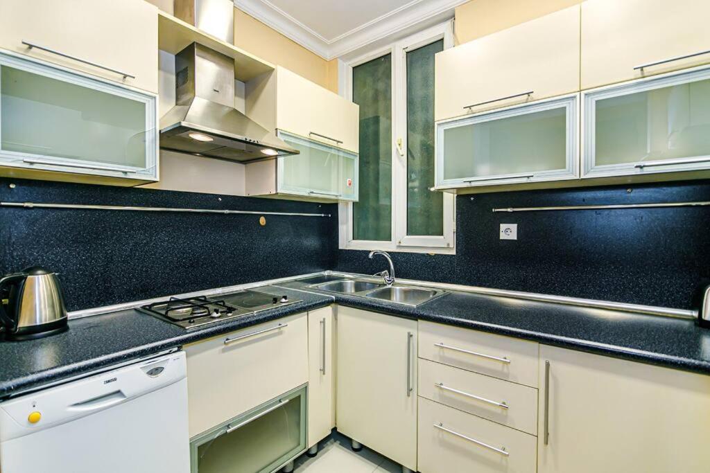 Apartment Azneft Meydani Баку Екстер'єр фото