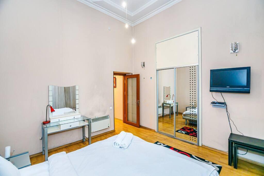 Apartment Azneft Meydani Баку Екстер'єр фото