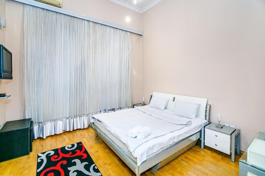 Apartment Azneft Meydani Баку Екстер'єр фото