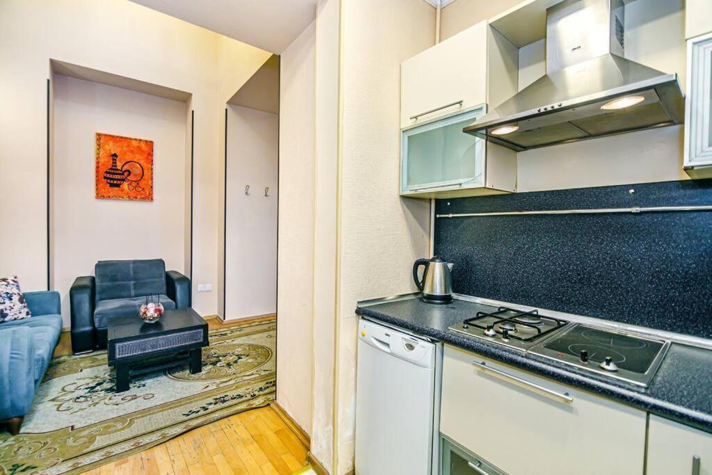 Apartment Azneft Meydani Баку Екстер'єр фото