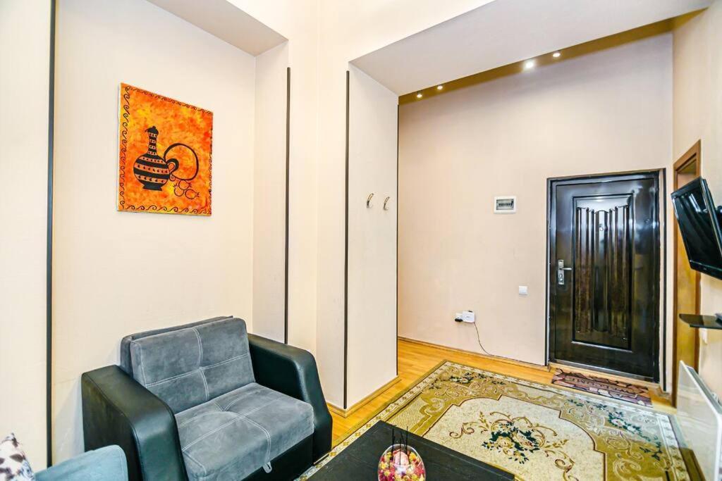 Apartment Azneft Meydani Баку Екстер'єр фото
